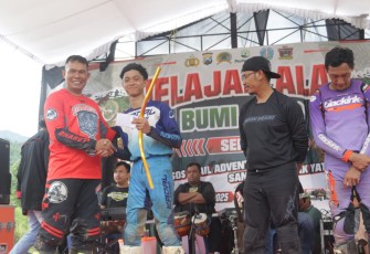 Komandan Kodim 0802/Ponorogo Letkol Inf Dwi Soerjono di wilayah Koramil Tipe B 0802/11 Bungkal, Kodim 0802/Ponorogo, Minggu (26/01/2025).
