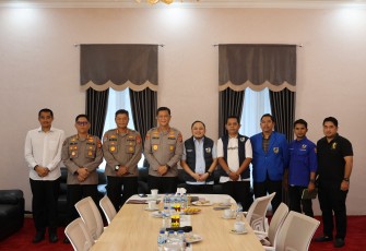Kapolda Kalimantan Tengah (Kalteng), Irjen Pol Iwan Kurniawan, menerima kunjungan audiensi dari Ketua Komite Nasional Pemuda Indonesia (KNPI) Prov. Kalteng, M.Alfian Mawardi di Rumah Jabatan Kapolda, Senin (30/6/2025)