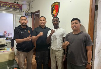 WNA Afrika Puji Kepolisian Polsek Tambora yang Berhasil Mengembalikan Barang Miliknya