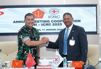  Kepala Badan Pembinaan Hukum (Kababinkum) TNI Laksda TNI Kresno Buntoro, S.H., LLM., Ph.D. membuka acara Annual Meeting Cooperation TNI-ICRC Tahun 2025, bertempat Ruang Rapat Babinkum TNI, Gedung B3 Mabes TNI, Cilangkap, Jakarta Timur, Jumat (17/01/2025)
