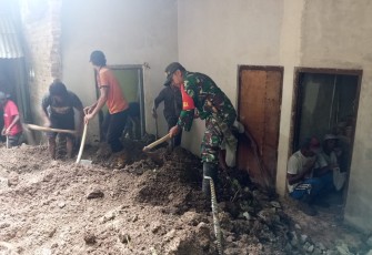TNI-Polri dan Unsur Terkait di Ponorogo Lakukan Kerja Bakti 