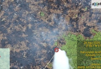 Operasi water bombing penanganan karhutla Aceh Selatan pada Kamis (28/8)