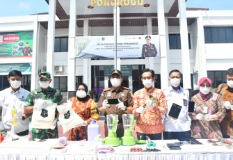 Dandim Ponorogo Hadiri Pemusnahan Barang Bukti di Kejari Ponorogo