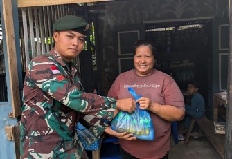 Satgas Yonarmed 12 Kostrad Gelar Jumat Berkah