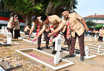 Dandim Ponorogo Pimpin Ziarah Rombongan