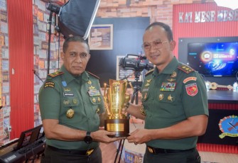 Pangdam XV/Pattimura, Mayjen TNI Putranto Gatot Sri Handoyo, menegaskan komitmennya untuk mengawal penuh upaya Korem 151/Binaiya meraih predikat Wilayah Bebas dari Korupsi (WBK) dan Wilayah Birokrasi Bersih Melayani (WBBM)
