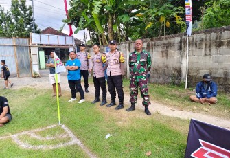 TNI Beri Pengamanan Melekat di Turnamen Sepak Bola Purwoasri Cup 2025