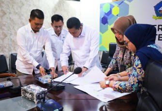Sekda Bintan Lakukan Serah Terima Program SANIMAS Untuk Kecamatan Tambelan
