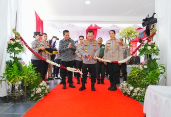 Kapolri Jenderal Polisi Listyo Sigit Prabowo meresmikan Satuan Pelayanan Pemenuhan Gizi (SPPG) Polres Jembrana, Bali, Selasa (17/6/2025)