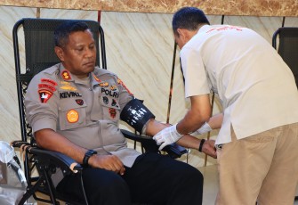 Polres Oku Timur Adakan Kegiatan Baktikes Donor Darah dan Sunat Massal