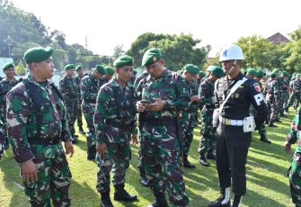 Dandim Ponorogo Sidak HP Anggota
