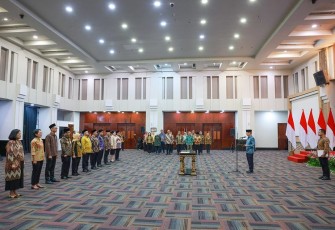Menkes Budi Gunadi Sadikin melantik pejabat pimpinan tingkat Madya di Jakarta, Selasa (7/1)