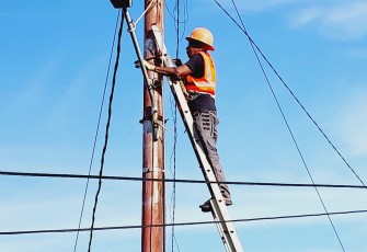 Sebanyak 15 Titik Lampu Penerangan Jalan Langsung Dieksekusi Dinas Perkim Bintan di Kepulauan Tambelan