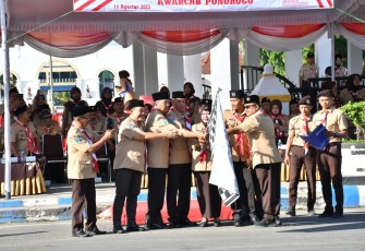 Dandim Ponorogo Hadiri Upacara Pemberangkatan Kirab dan Lomba Defile HUT Pramuka ke 64 Kwarcab Ponorogo