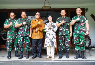 Dansesko TNI Anjangsana Dengan Mantan Panglima TNI Jenderal TNI (Purn) Endriartono Soetarto