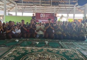 Kejaksaan Negeri (Kejari) Kabupaten Aceh Singkil, dibawah pimpinan Muhammad Junaidi SH MH didampingi istri Ny. Citra Junaidi, melakukan kegiatan Adyaksa Peduli mengunjungi pondok pesantren Darul Ulum, Pulo Sarok, Singkil dan tatap muka dengan para santri setempat, Senin, (25/8/2025)
