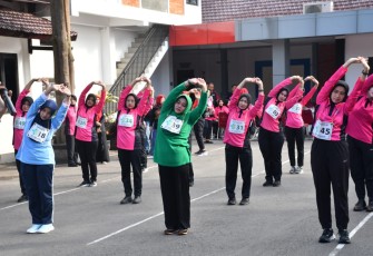 Persit Kodim Ponorogo Turut Ramaikan HUT Bhayangkara ke 79 dengan Aksi Donor Darah dan Olahraga Bersama