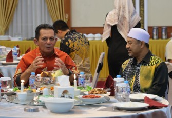 Gubernur Kepulauan Riau Menjamu Makan Malam Menteri Besar Kelantan