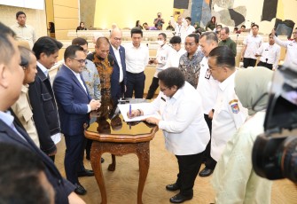  Pemerintah melalui Kementerian Dalam Negeri (Kemendagri) menyatakan persetujuannya untuk melanjutkan pembahasan 10 Rancangan Undang-Undang (RUU) tentang kabupaten/kota ke tahap selanjutnya, yaitu Pengambilan Keputusan Tingkat II di Dewan Perwakilan Rakyat (DPR) Republik Indonesia (RI)