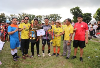 Bupati Kaur Gusril Pausi saat Resmi Menutup Liga 1 SSB Sepak Bola U-14 2025