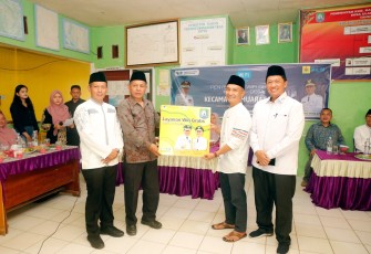 Bupati Kaur saat Serahkan Wifi Gratis secara simbolis
