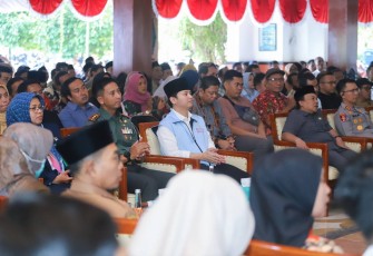 Bupati Trenggalek, Mochamad Nur Arifin, saat mengikuti peluncuran Kelembagaan 80.000 Koperasi Desa/ Kelurahan Merah Putih secara daring di Pendapa Manggala Praja Nugraha, Senin (21/7/2025)