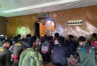 Harmoni Ibadah Satgas TNI Yonif 700/WYC di Tanah Gigobak