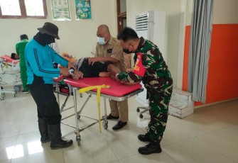 Babinsa Kodim Ponorogo Amankan ODGJ Meresahkan Warga