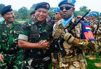 Inspektur Jenderal (Irjen) TNI Letjen TNI Muhammad Saleh Mustafa Jadi Inspektur Upacara Pemberangkatan Satgas Kizi TNI Kontingen Garuda XX-V MONUSCO Kongo TA. 2025, di Lapangan PRIMA, Mabes TNI, Cilangkap, Jakarta Timur, Kamis (19/06/2025)