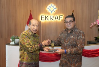 Kementerian Ekonomi Kreatif (Ekraf) menjajaki kolaborasi strategis dengan Asosiasi Eksportir & Produsen Handicraft Indonesia (ASEPHI) untuk memacu ekspor produk kreatif melalui agenda INACRAFT Volume 4 Youthpreneur 2025