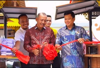 17 Pelaku UMKM Terima Bantuan Gerobak Kolaborasi Pemprov Kepri dan PT SMI