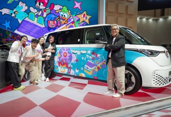 Wakil Menteri Ekonomi Kreatif (Wamen Ekraf) Irene Umar saat peluncuran VW ID. Buzz yang bertepatan dengan pembukaan GAIKINDO Indonesia International Auto Show (GIIAS) 2025 di ICE BSD, Kabupaten Tangerang pada Rabu, 23 Juli 2025