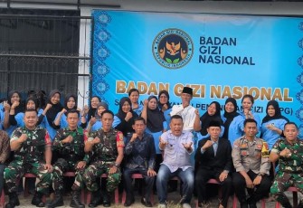 Bhabinkamtibmas Polsek Belitang III Hadiri Launching Dapur MBG di Desa Nusa Jaya