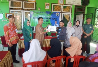 ‎Pemerintah Desa Kuto Rejo saat Salurkan BLT-DD Tahap Pertama Kepada 24 KPM