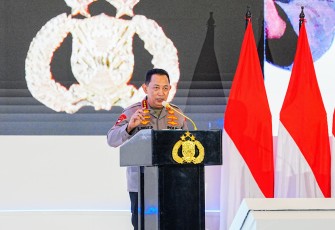 Kapolri Jenderal Listyo Sigit Prabowo membuka acara Rapat Kerja Teknis (Rakernis) Fungsi Lantas Polri di Gedung Tribrata, Jakarta Selatan, Kamis (12/6/2025)