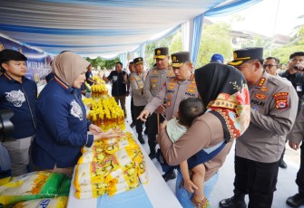 Kapolri Jenderal Listyo Sigit Prabowo meninjau pelaksanaan Gerakan Pangan Murah (GPM) Polda Banten
