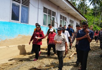 Kemendikdasmen Berikan Bantuan untuk Sekolah yang Terkena Dampak Banjir Bandang di Kabupaten Donggala