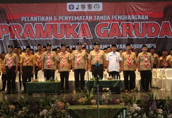 Acara pelantikan anggota Pramuka Garuda, di Gedung Kebudayaan Kabupaten Karanganyar, Rabu (3042025) pagi.