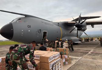 Airbus A-400 TNI AU saat Mendarat di Lanud Sultan Iskandar Muda, Aceh Besar, Rabu (3/12/2025).