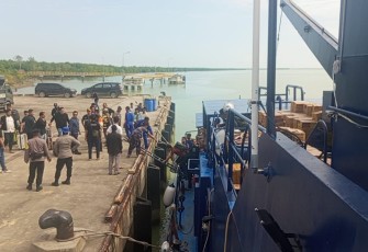 BC 30001 saat Sandar di Pelabuhan Langsa.