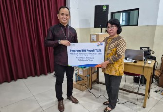 BRI Otista Region 6/Jakarta 1 Salurkan CSR berupa Komputer untuk SMP Cahaya Sakti