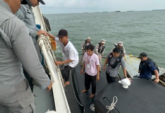 Bakamla RI saat Jemput 3 ABK yang Ditangkap Malaysia