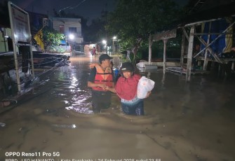 Dampak yang diakibatkan banjir di Kota Surakarta, Provinsi Jawa Tengah, yang terjadi pada Selasa (25/2)