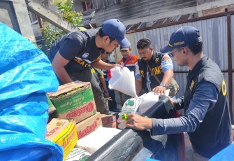Relawan Bea Cukai Lhokseumawe saat Salurkan Bantuan ke Bener Meriah dan Takengon