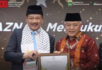 Bupati Malang Sanusi saat Raih Penghargaan BAZNAS Award 2025