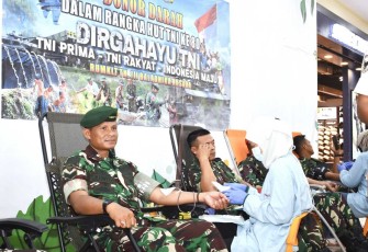 Donor darah prajurit Brigif 9 Kostrad di Jember, Jum'at (19/9)