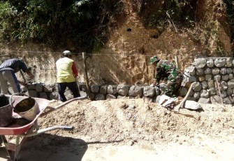 Pembangunan talud di wilayah desa binaan 