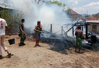 Padamkan kebakaran rumah warga di perbatasan 