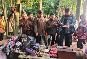 Suasana pasar tempo doeloe gunung kunci, Minggu (19/10)