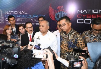 Kepala Badan Siber dan Sandi Negara (BSSN), Letjen TNI (Purn) Drs. Nugroho Sulistyo Budi, M.M., M.Han, memberikan keterangan pers seputar penyelenggaraan NCC 2025, di Hotel Bidakara, Jakarta (29/10).